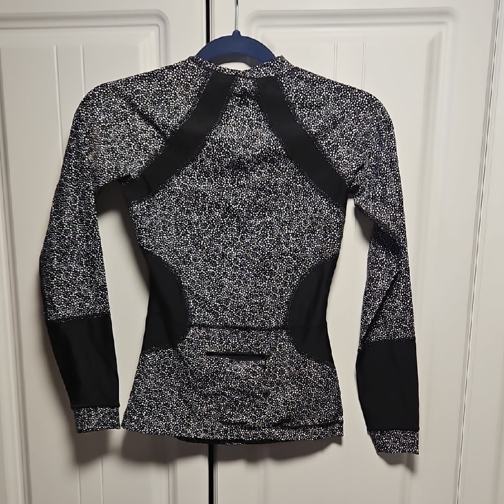 Lululemon Rashgaurd/Running Top - Picture 3 of 3